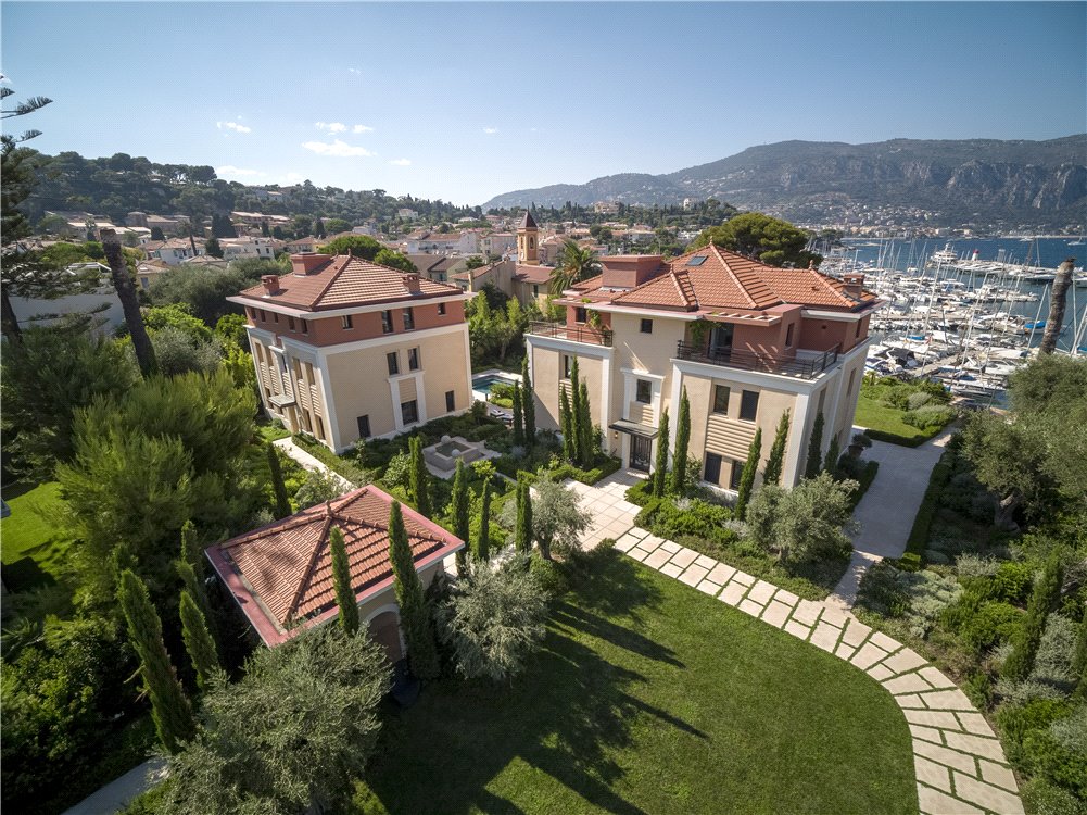 7 Incredible Mansions On Sale Right Now Around the World