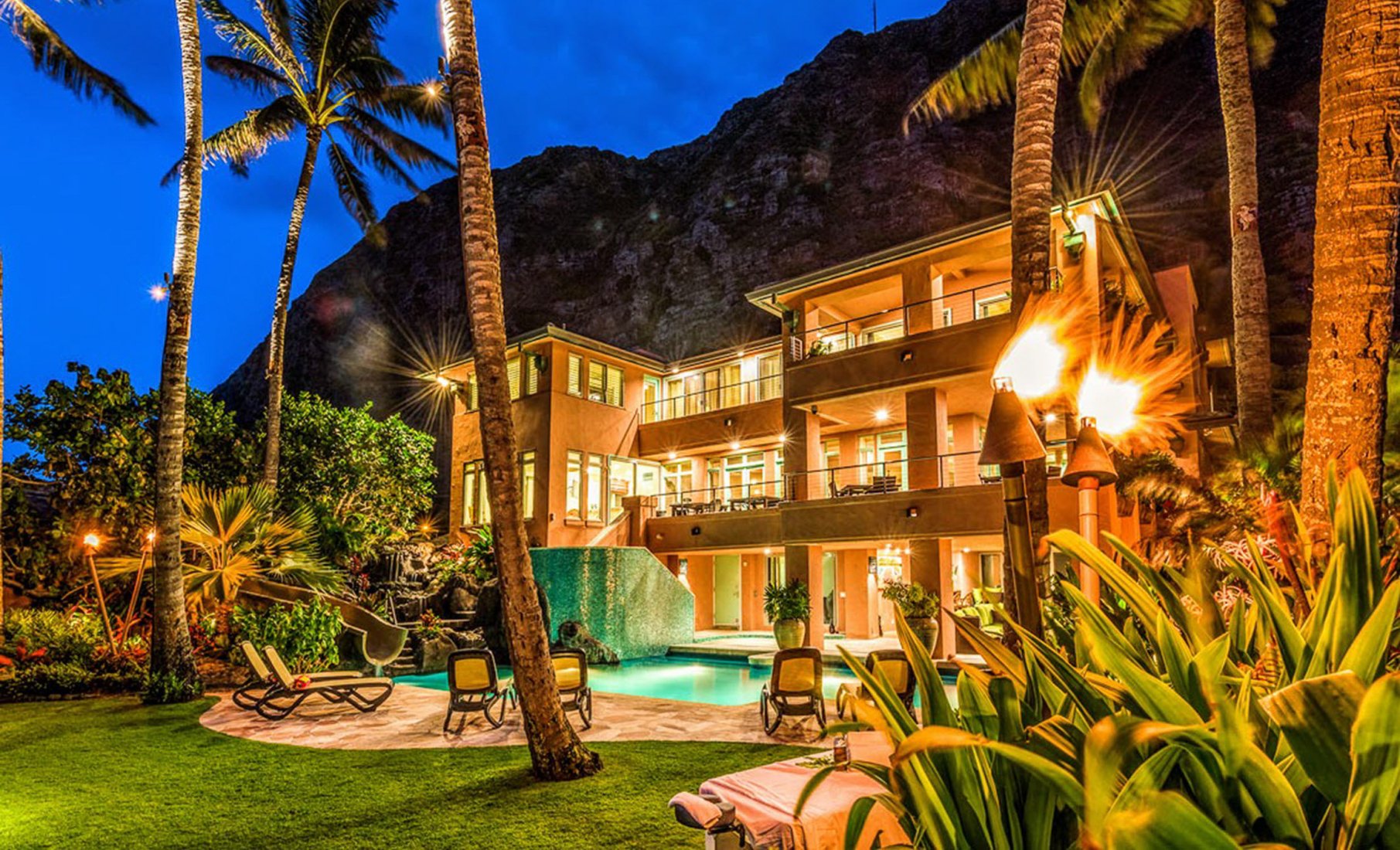 Royal Hawaiian Beach Estate 6 Vacation Mansions to Rent